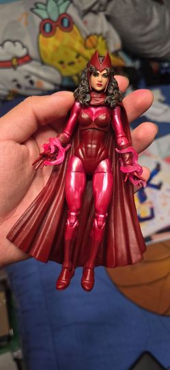 Scarlet Witch Marvel Legends