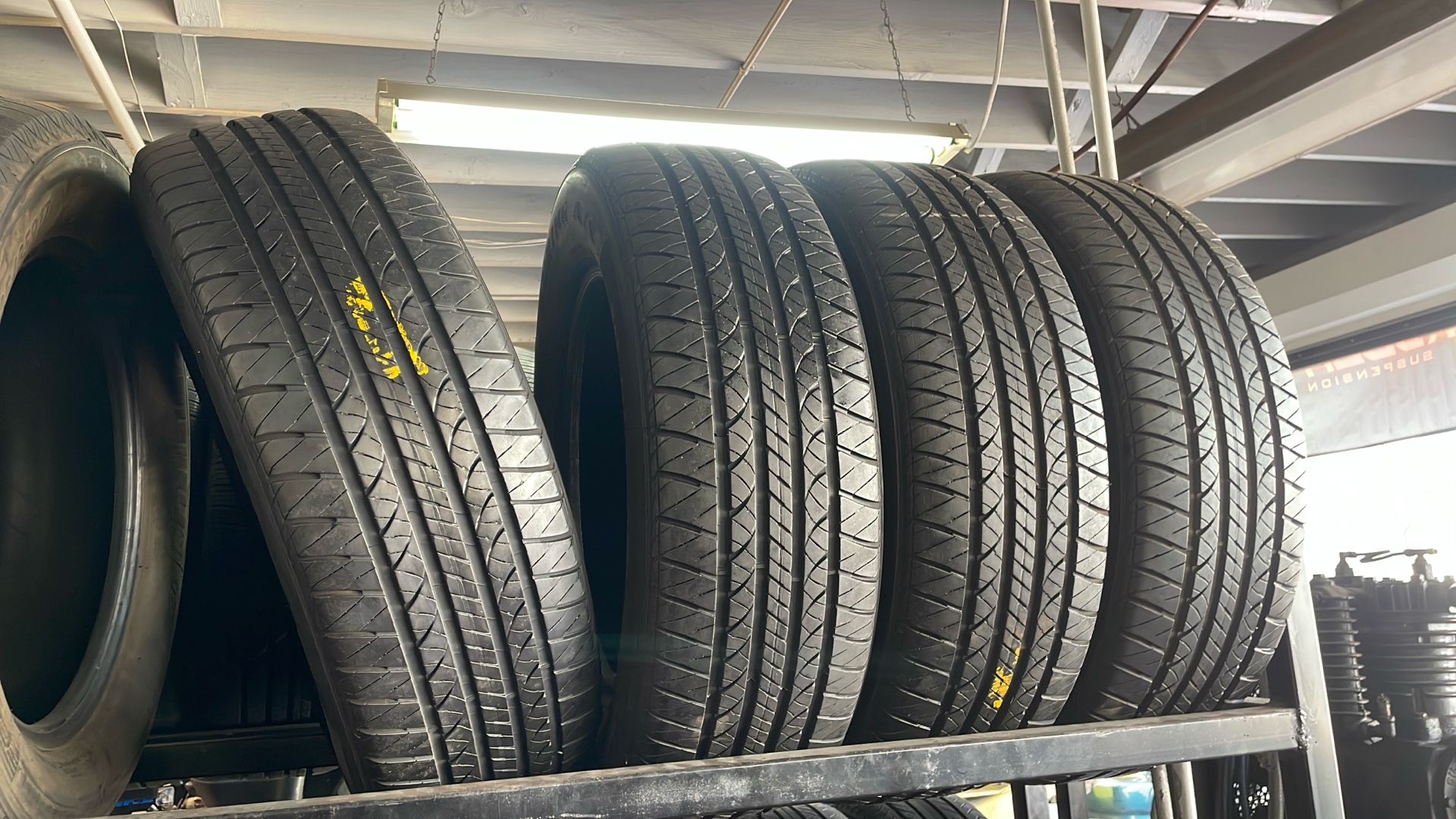 225-65R17 Marca Douglas Usadas En Perfectas Condiciones De Vida