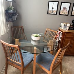 Round Glass Dinning Table With Chairs 