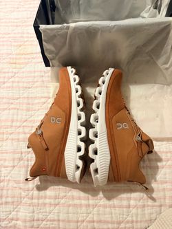 NWB ON CLOUD HIKING/RUNNING SHOES 8.5