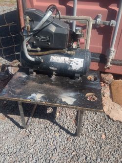 Husky 4gal compressor, runs, puts out air.