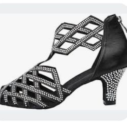  WUAILIM  Women’s Ballroom Rhinestone Dance Shoes. Size 8.