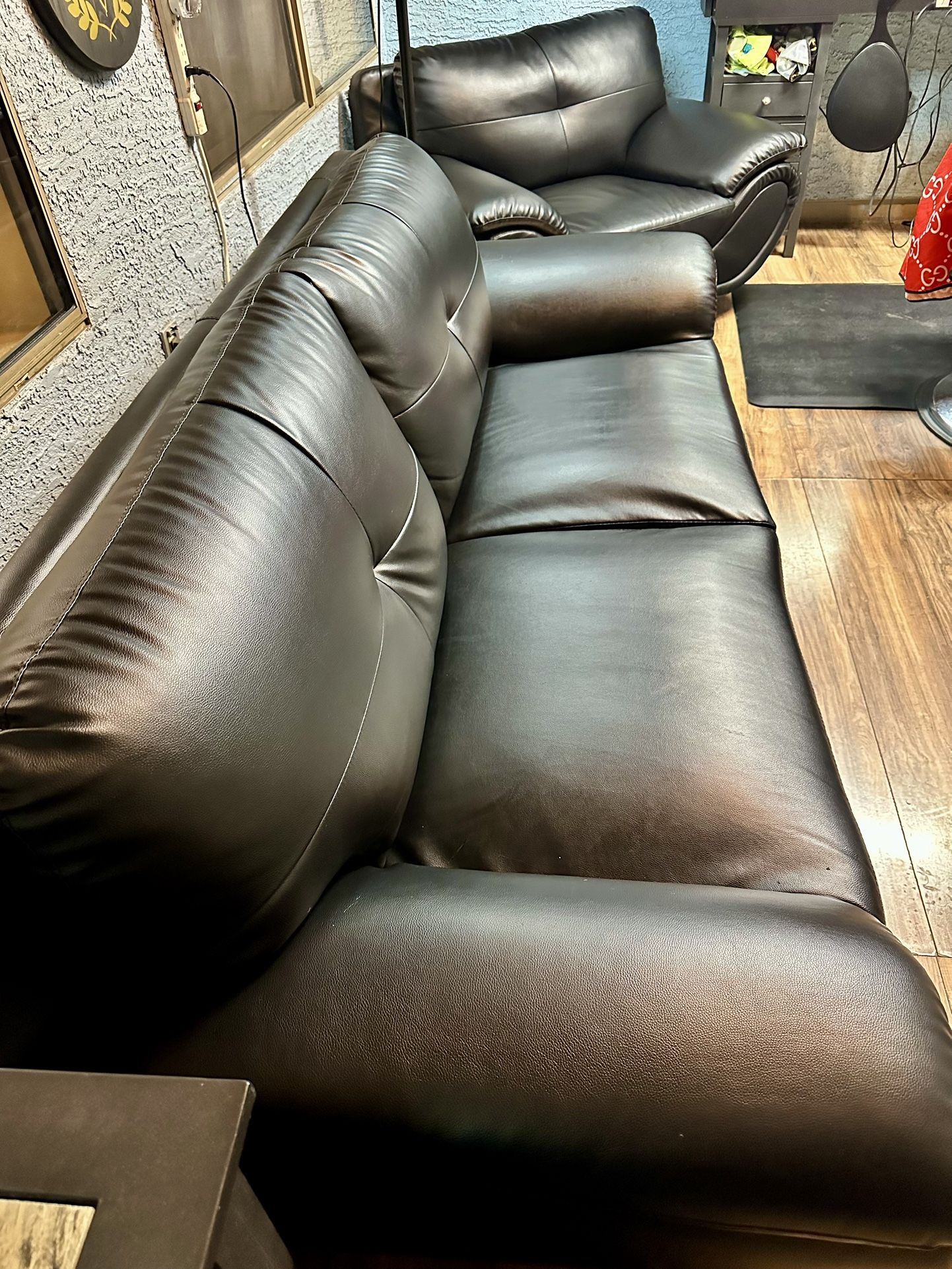 BLACK LEATHER COUCHES 