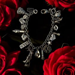 Taylor Swift’s Life Story On A Charm Bracelet!
