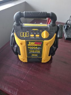 EverStart Maxx 1000 Peak Amp Jump Starter with 120 PSI Compressor, Pivoting LED Light, 3X USB Ports