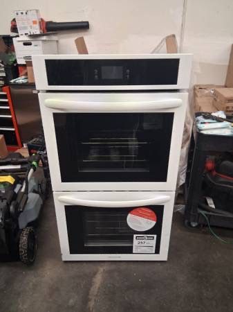 Frigidaire FCWD2727 AW 27 In. Double Electric Wall w Self Clean.