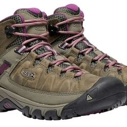 WOMENS KEEN HIKING BOOTS