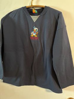 1305. Used Vintage Donald Duck Vancouver Canada Sweatshirt Size Large $5.00