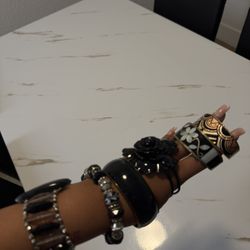 Bracelets 