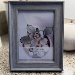Gray Wood 5x7 Photo Frame – Modern Style