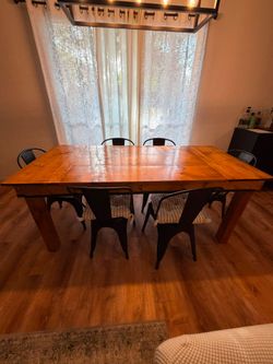 Dining table w/ chairs