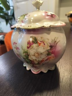 Porcelain jar