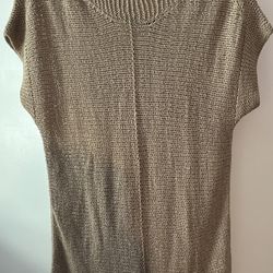 Women’s large Cable & Gauge pretty top. In excellent condition. 