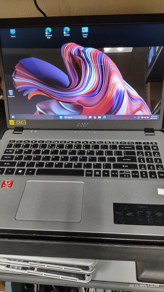 Acer Laptop 16" Inch Like New RYZEN 3 Radeon Graphics