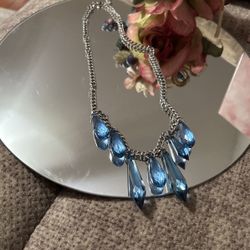 Pretty! Silver Necklace With Beautiful Blue Crystals