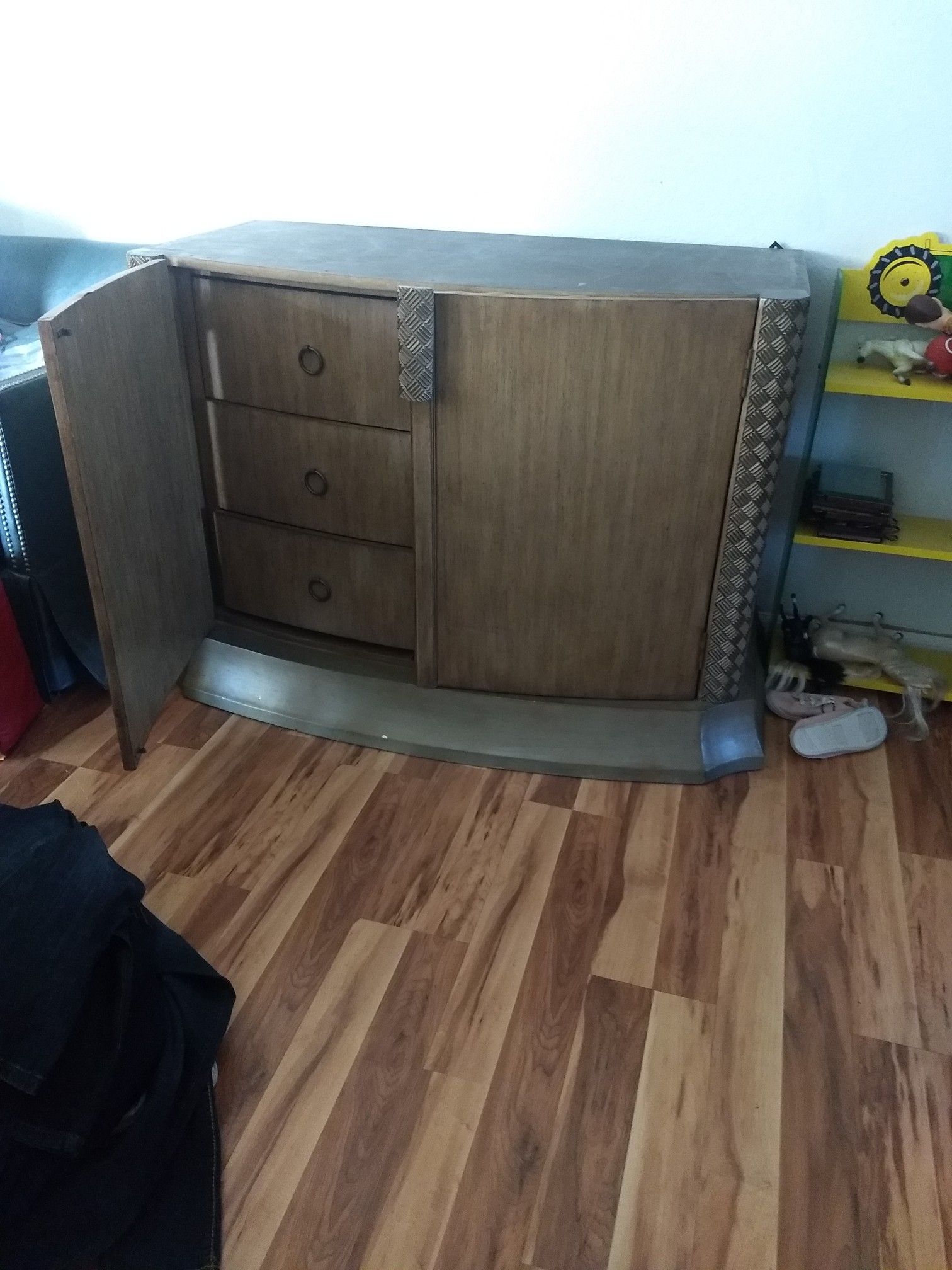 Entertainment center
