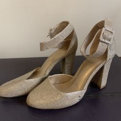 Dream Woman’s Gold Heels Size 7