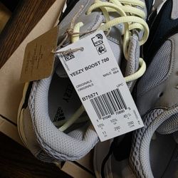 Yeezy 700 Wave Runner DS size 11