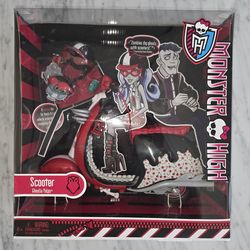2012 Monster High Ghoulia Yelps Scooter NRFB