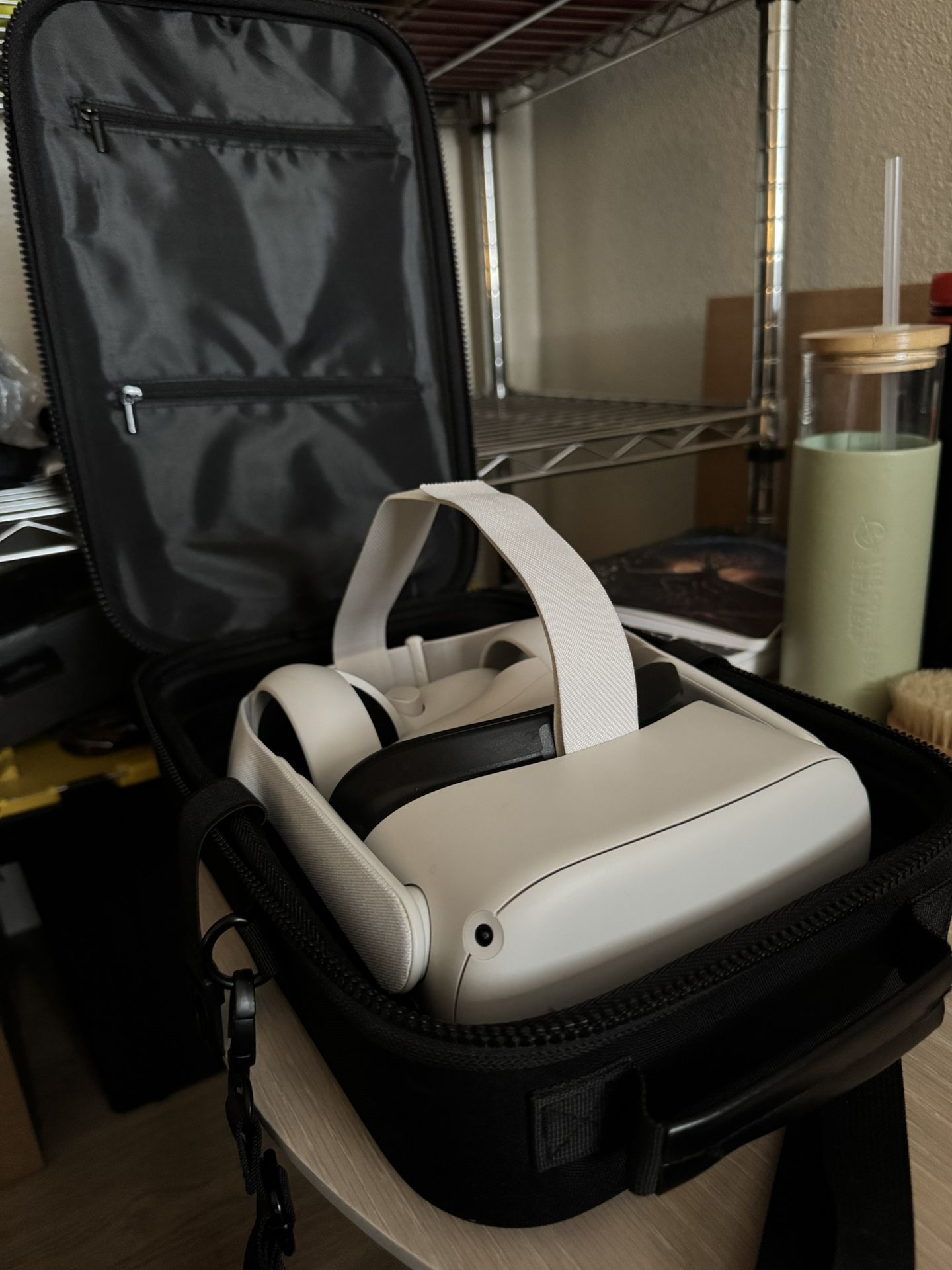 Oculus Quest 2 64GB + Travel Case