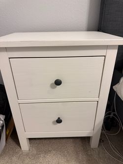 IKEA HEMNES White 2-Drawer Nightstand