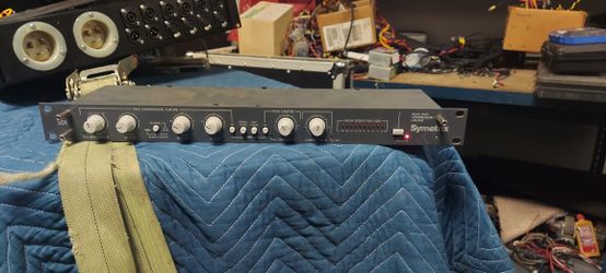 Symetrix 501 Compressor / Limiter 