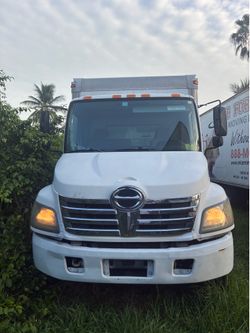 Hino 20 ft box truck