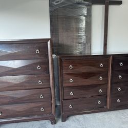 King Bed Room Set (no Mattress Or Boxspring)