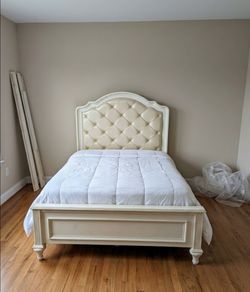 Leather & Rhinestone Tufted  FULL-SIZE UPHOLSTERED GLAM BED