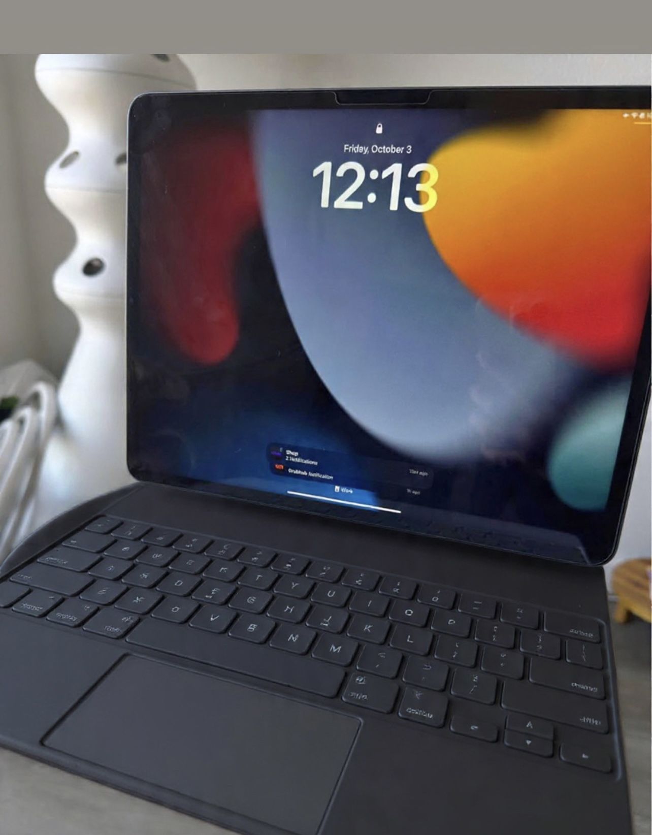 iPad Air 5th Gen (M1) + Apple Magic Keyboard 