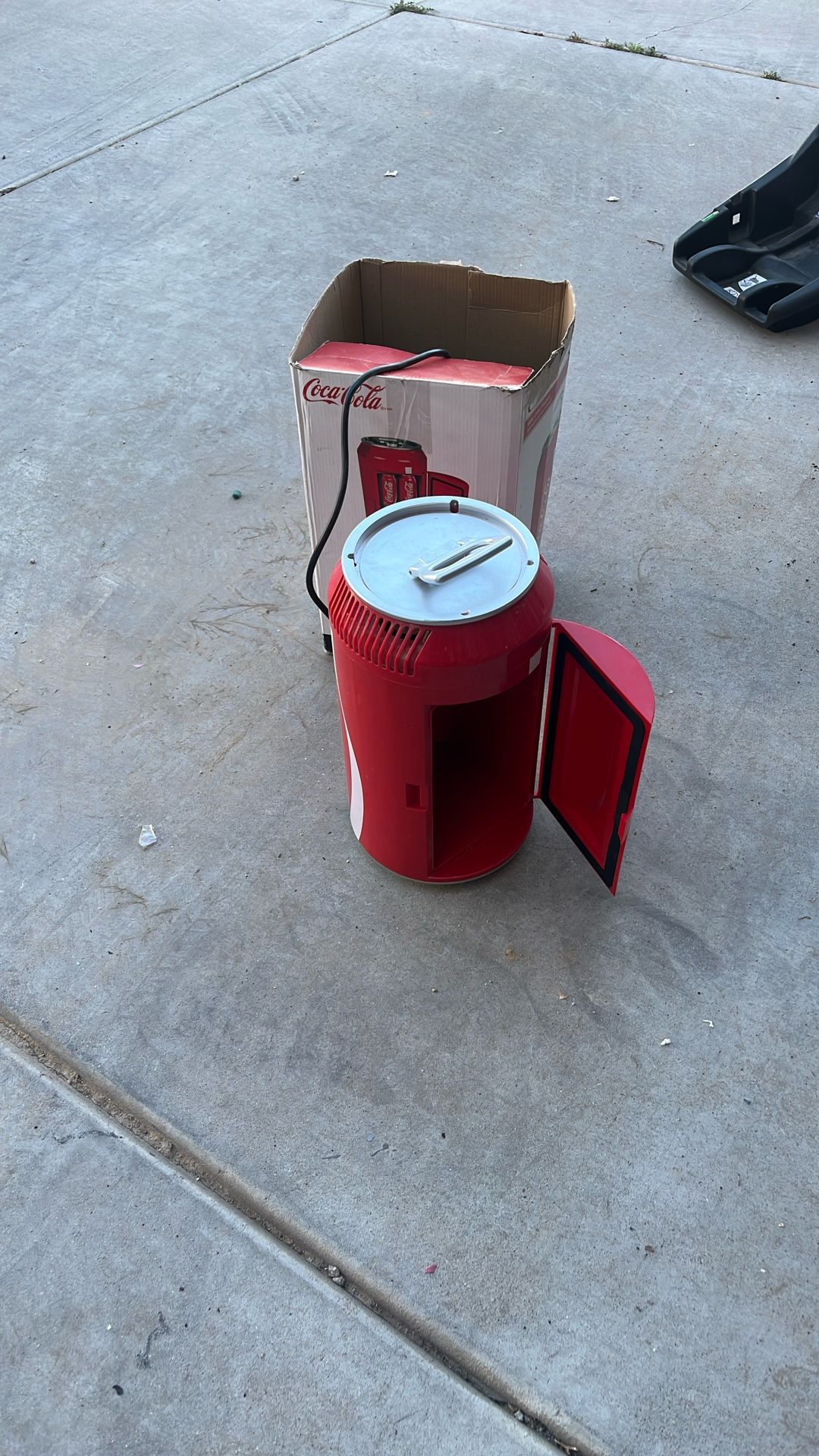 Little mini fridge cooler