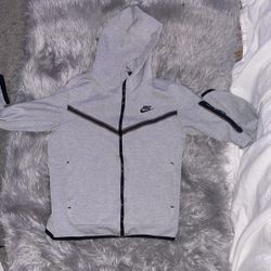 Nike Tech Fleece V1