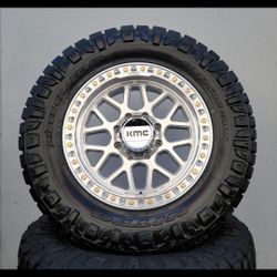 20" Kmc Km549 w/ 35x12.50R20 Tires