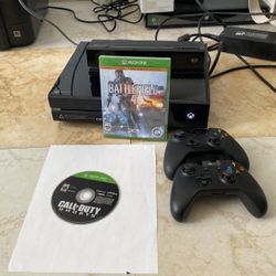 Xbox One W/ Kinect + 2 Controllers 