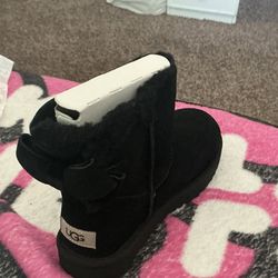 W mini Bailey suede bow UGGS