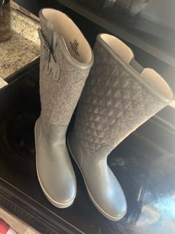 Waterproof rubber boots