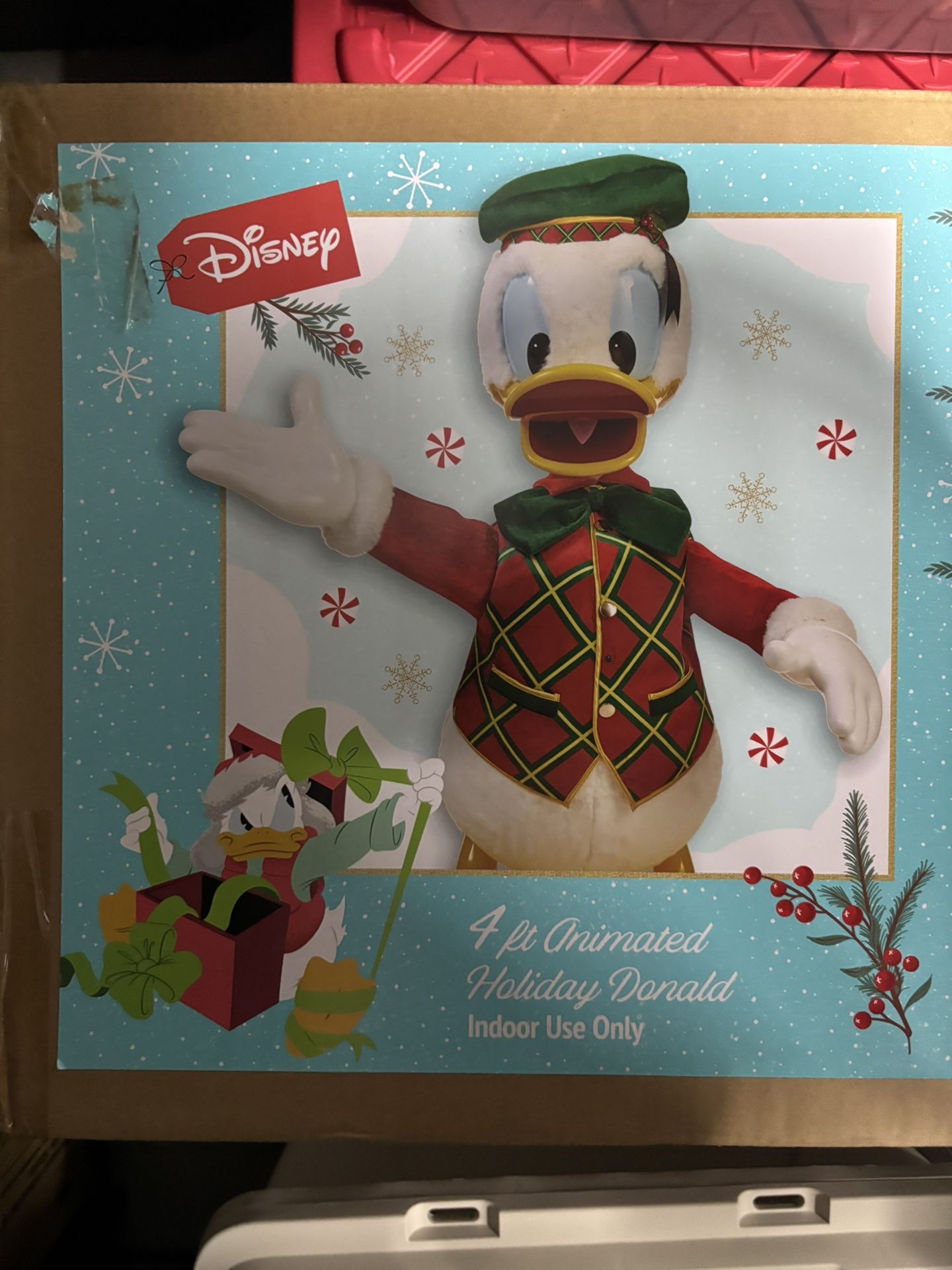Donald Duck Animatronic Christmas