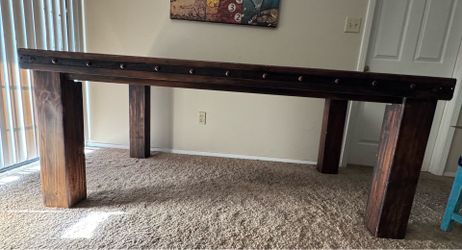 Custom hand made dining room table. Like new.