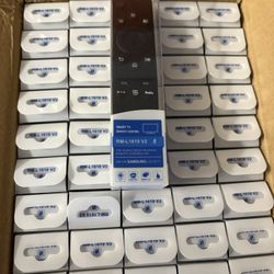 BRAND NEW IN THE BOX UNIVERSAL SMART TV REMOTE NICE!!