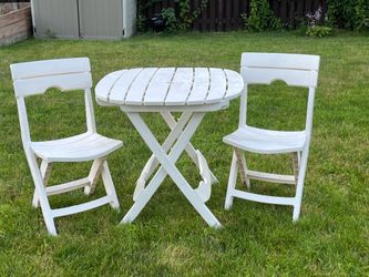 Foldable plastic table and chairs