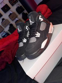 Jordan 4 White Thunder GS size 5.5y/ 7w