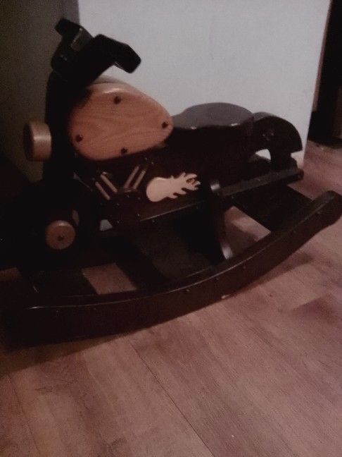 Wood Rocker A mesh Built