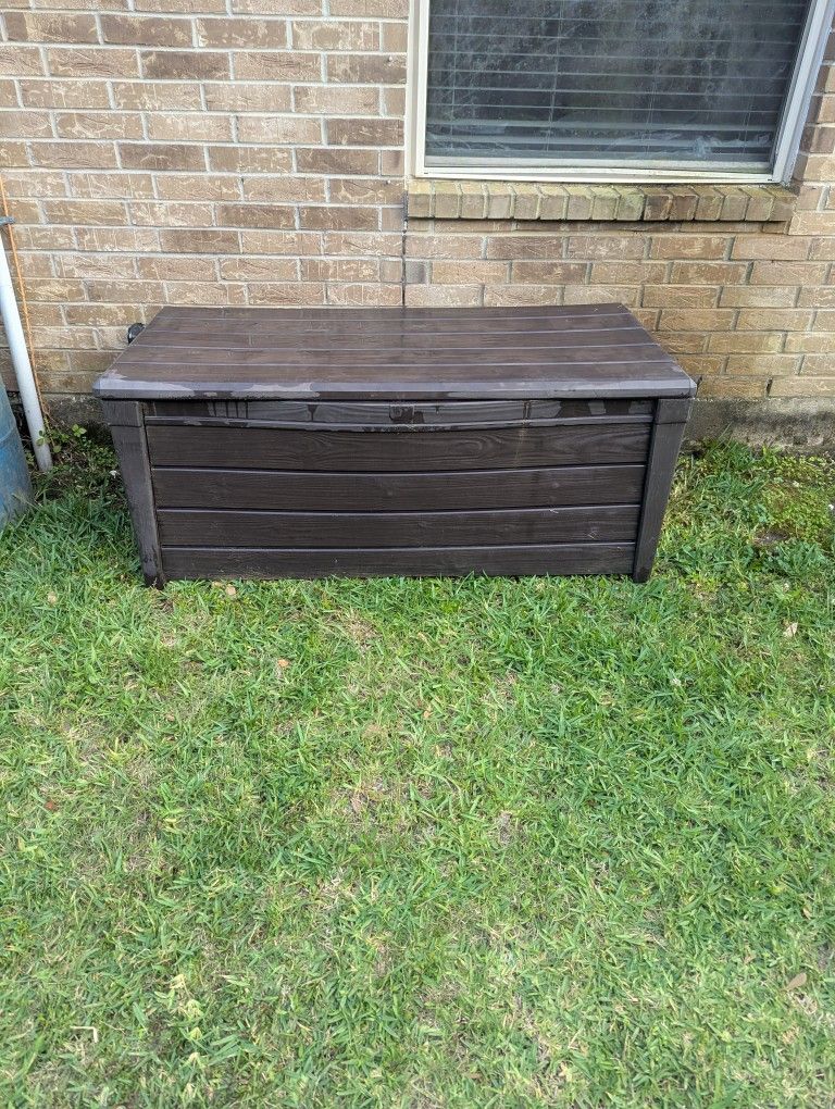 120 Gallon Deck Box - Brown