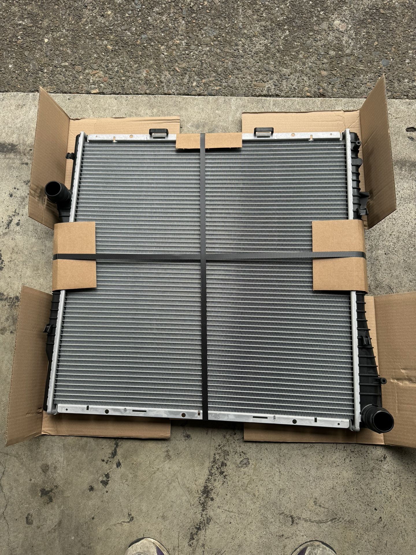 Brand New Bmw X5 Radiator For Manual Transmission