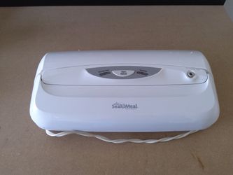 Rival Model # VS107 Seal A Meal Vaccum Sealer With Sealer Bags 
