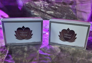 Grab This Gift Set Of Lip Set+ Eye Shadow Set