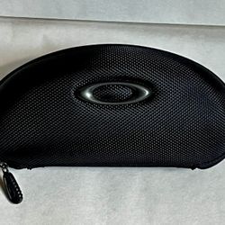 Oakley Sunglasses Case *CASE ONLY, No Sunglasses* Black Zip Closure