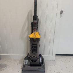Dyson DC33 Vacuum 