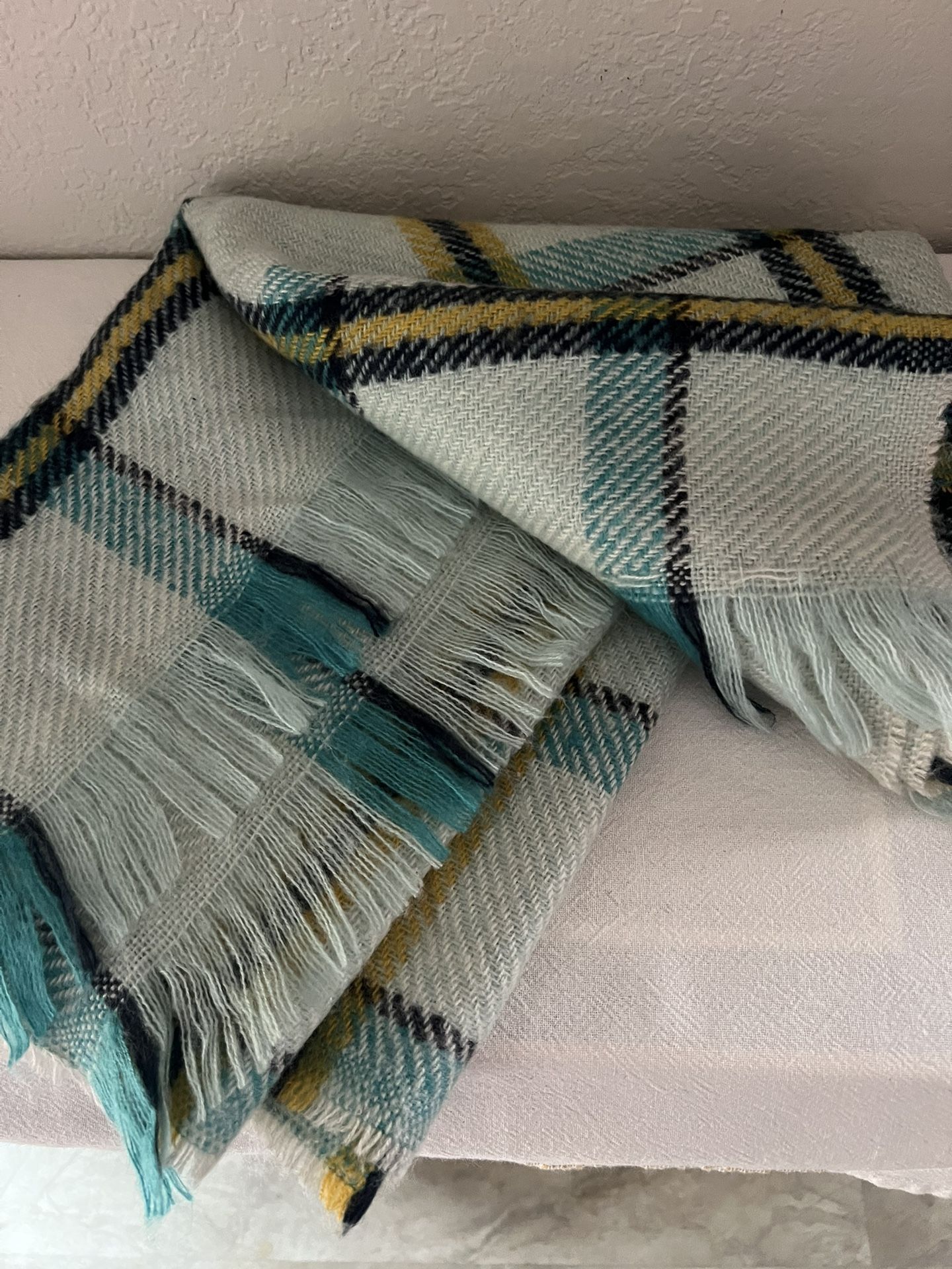 Large Shawl/Scarf. Soft Woven Fabric. Excellent Condition
