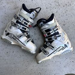 Women’s Ski Boots Size 8